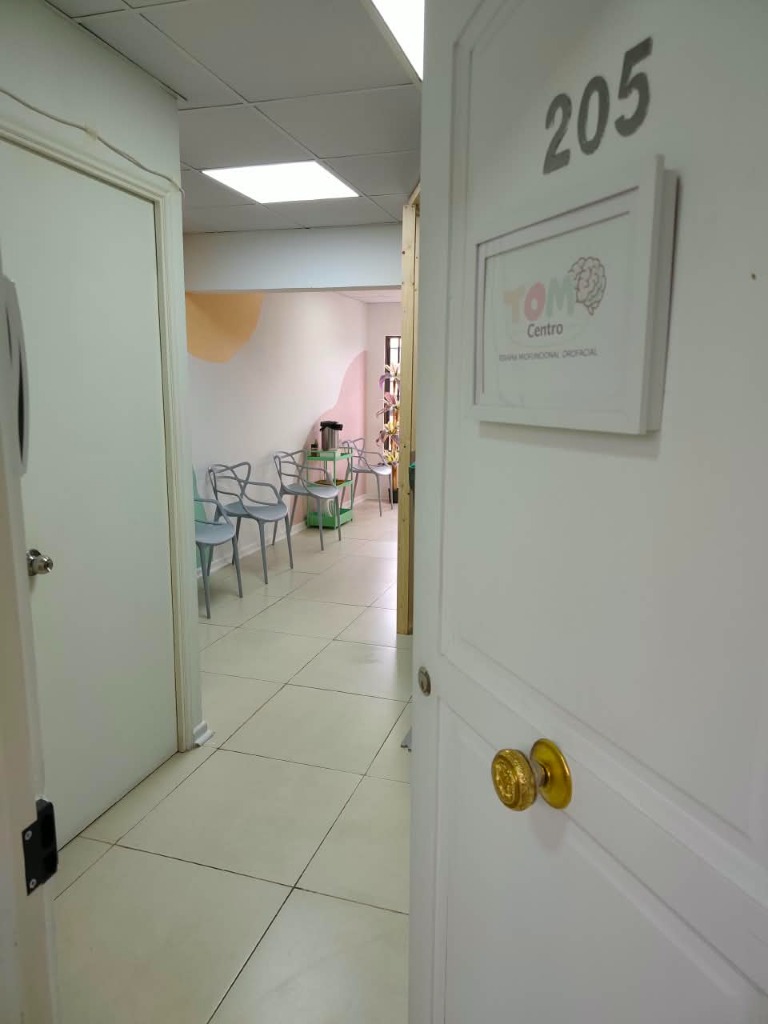 Acceso Oficina 205